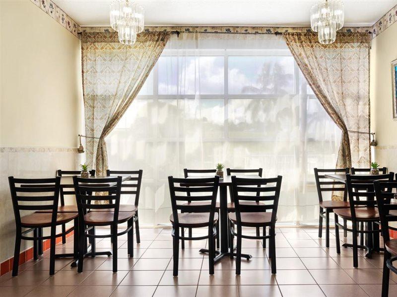 Belmont Inn & Suites Флорида-Сити Экстерьер фото
