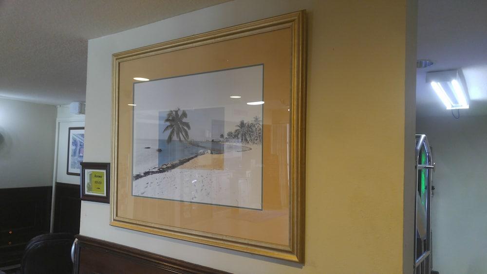 Belmont Inn & Suites Флорида-Сити Экстерьер фото