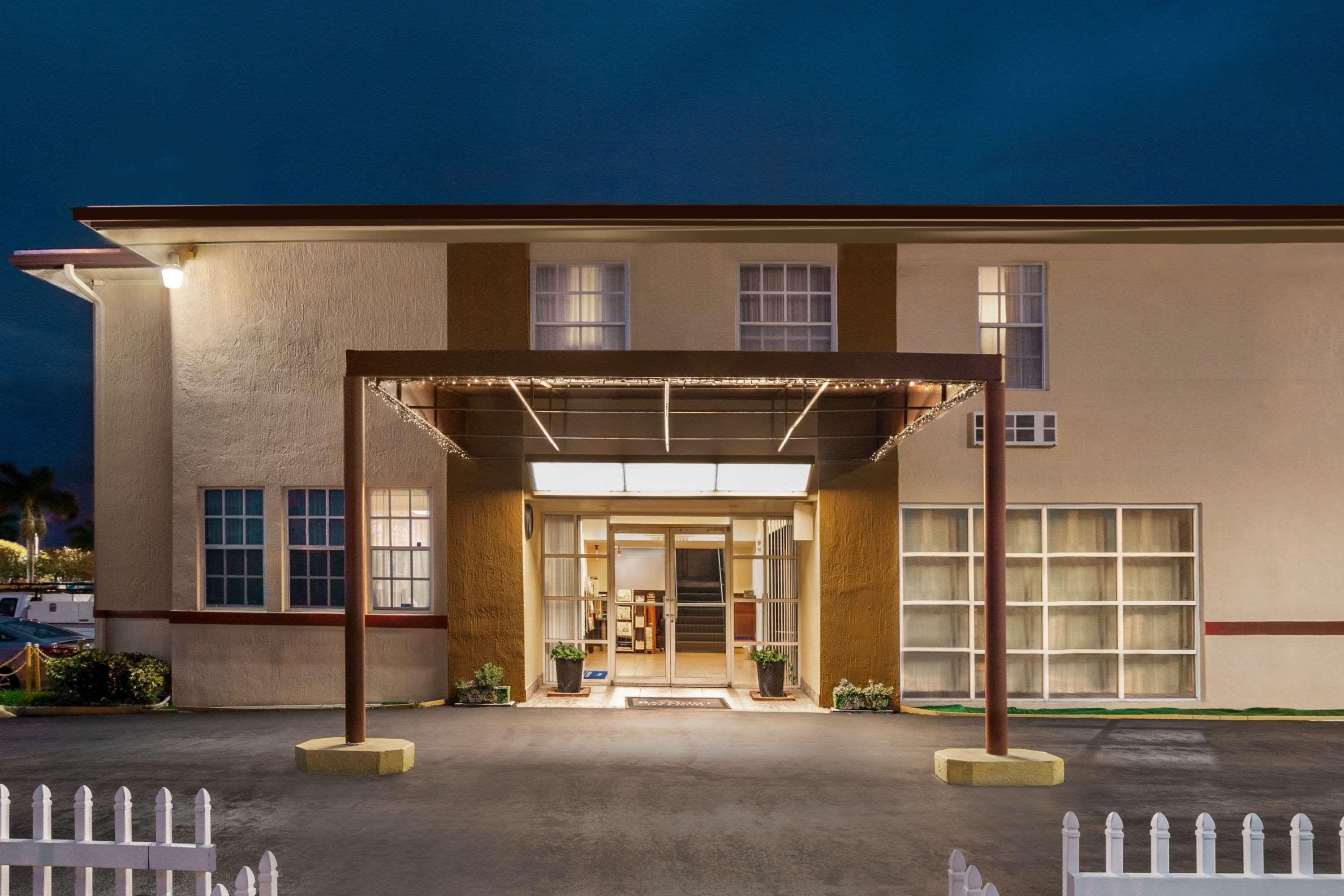 Belmont Inn & Suites Флорида-Сити Экстерьер фото