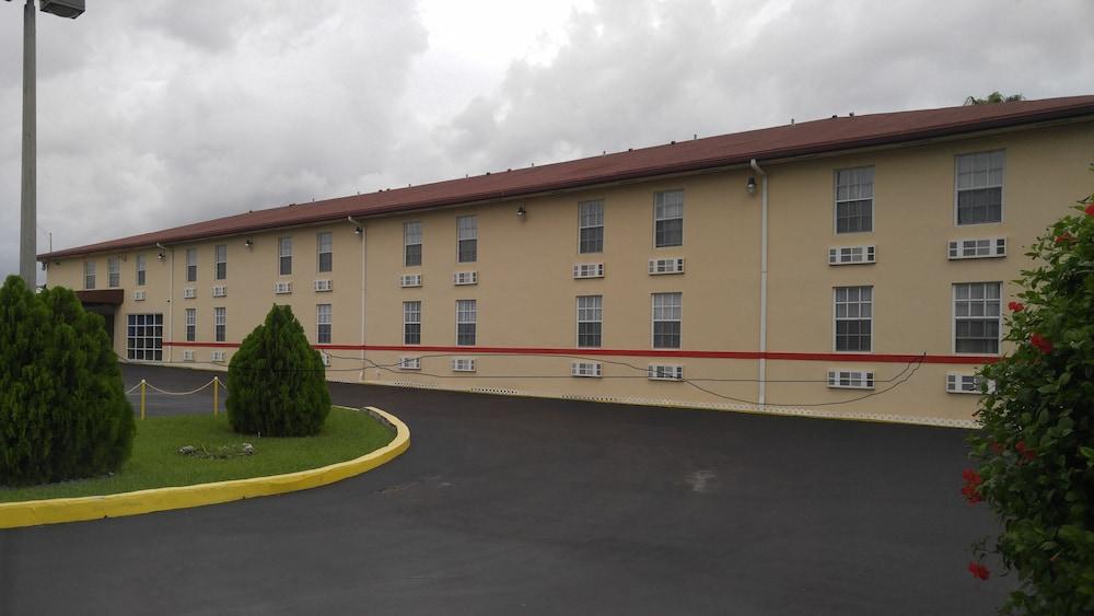 Belmont Inn & Suites Флорида-Сити Экстерьер фото