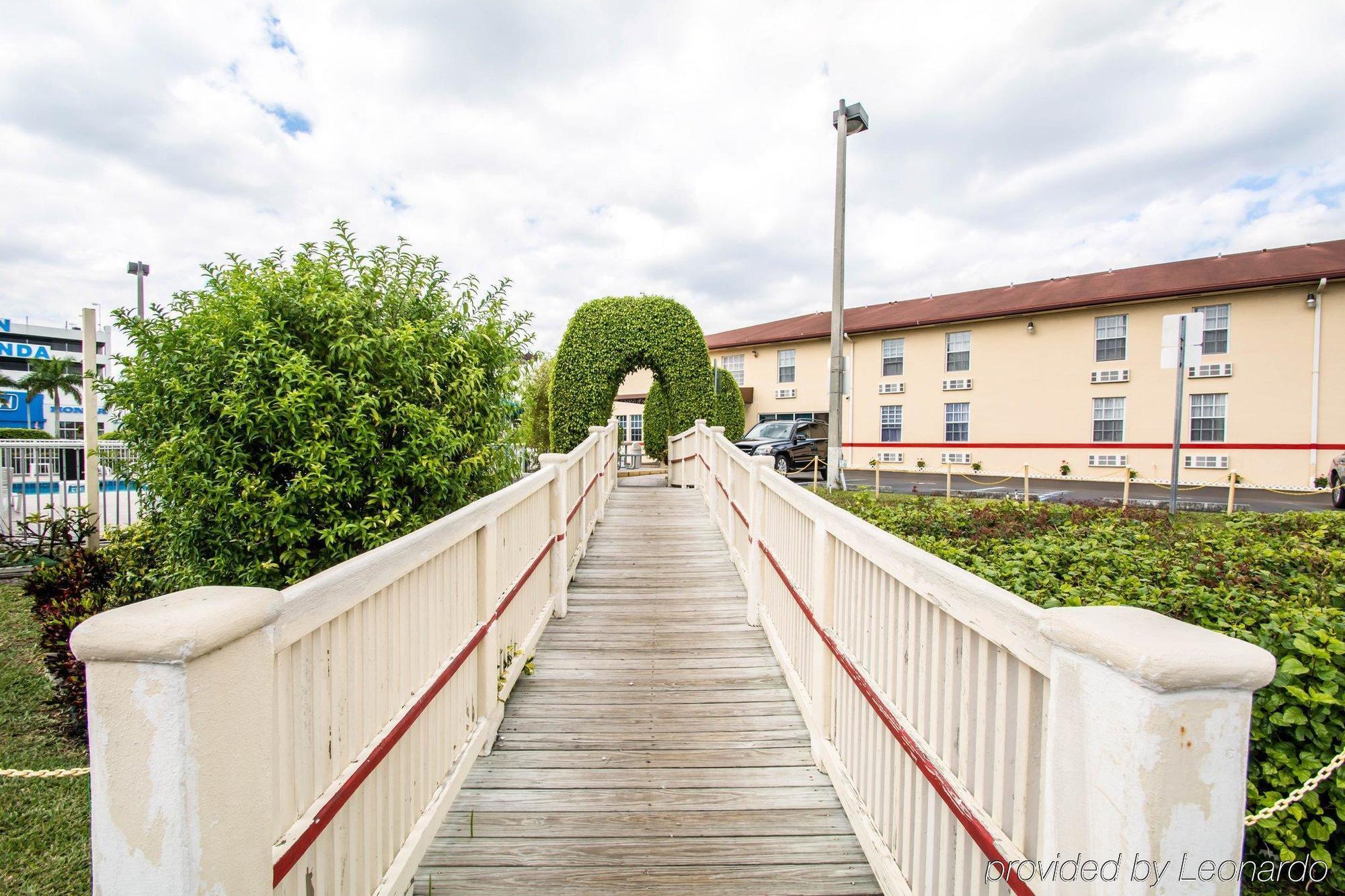 Belmont Inn & Suites Флорида-Сити Экстерьер фото