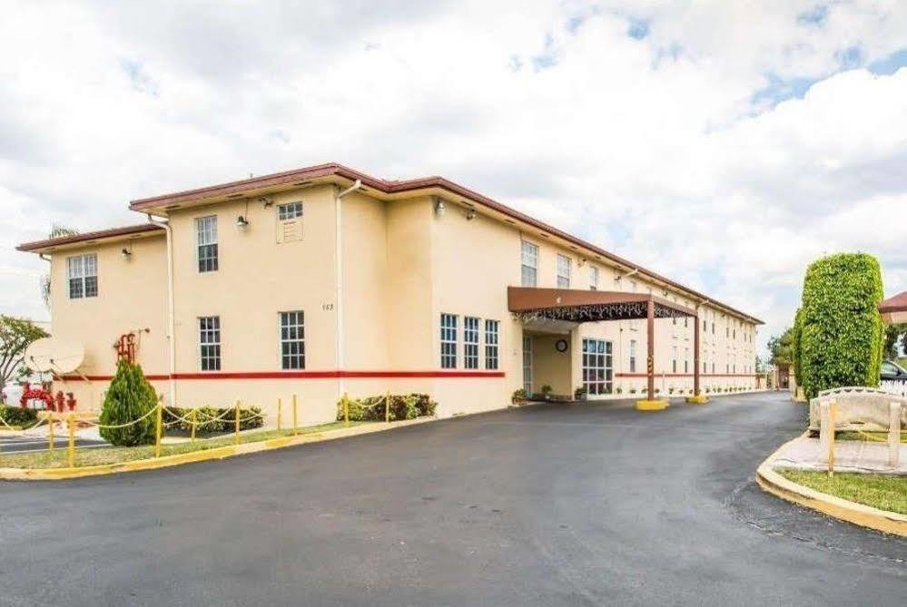 Belmont Inn & Suites Флорида-Сити Экстерьер фото