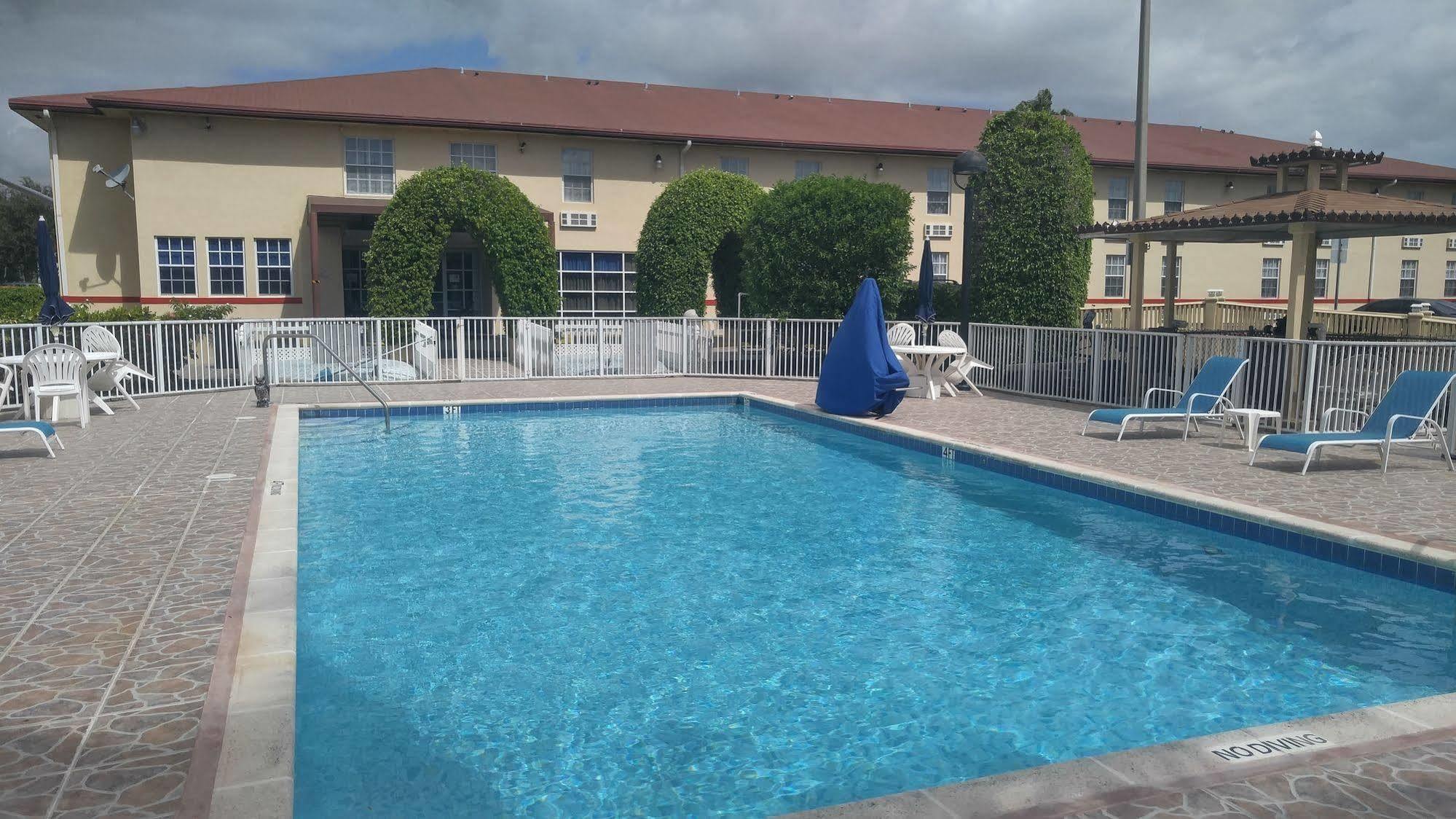 Belmont Inn & Suites Флорида-Сити Экстерьер фото